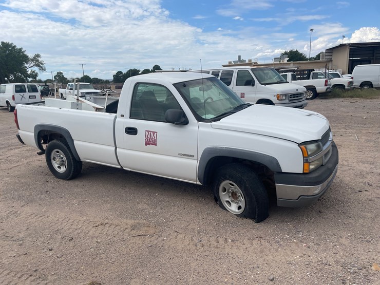 #1877-•-2003-chevy-silverado-pick-up-truck-(has-nm-title)-(offsite-at-nmsu)-image-3