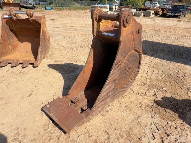 caterpillar-330-image-1