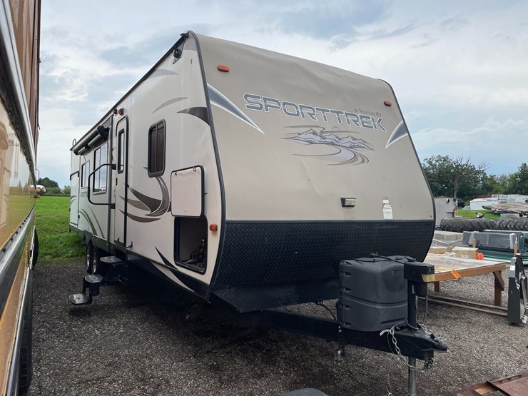 #2956-•-2017-venture-sporttrek-327-camper-(has-wi-title)-image-3