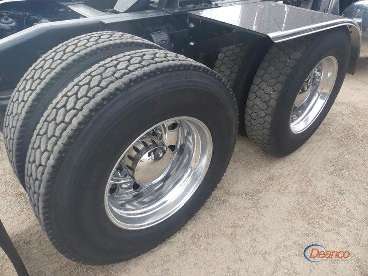 2001-peterbilt-379-image-8