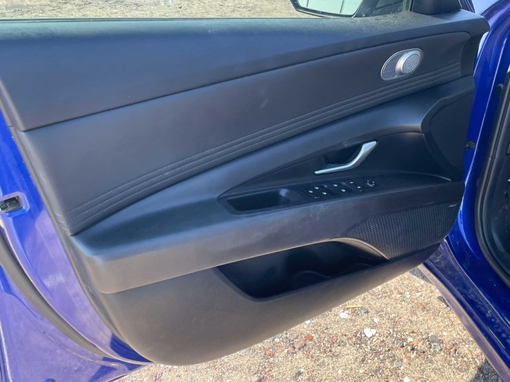 #1859-•-2023-hyundai-elantra-(has-nm-title)-image-29