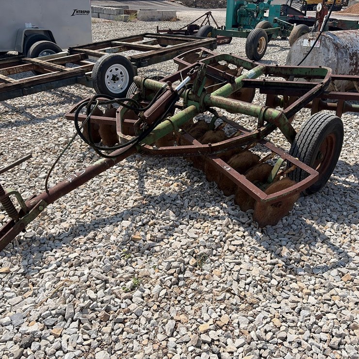 JOHN DEERE H1300
