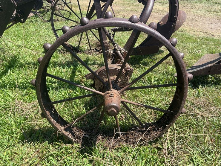 allis-chalmers-14”-two-bottom-pull-type-moldboard-plow-image-15