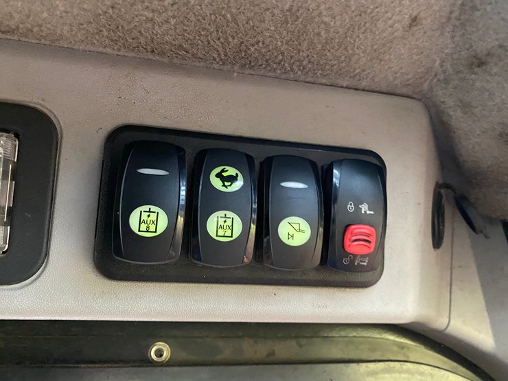 2019-caterpillar-259d-image-43