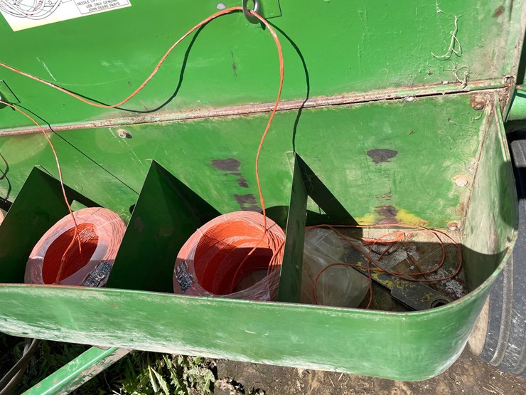 john-deere-336-image-8
