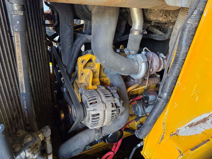 2016-deere-332d-image-54