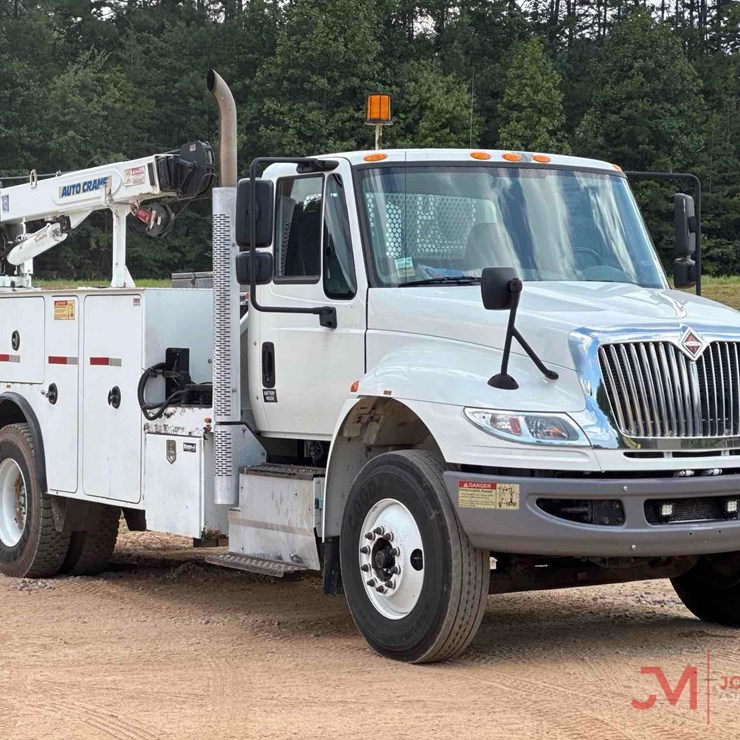 2017 INTERNATIONAL 7400