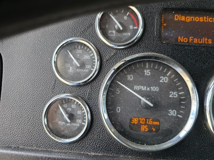 2014-peterbilt-389-image-70