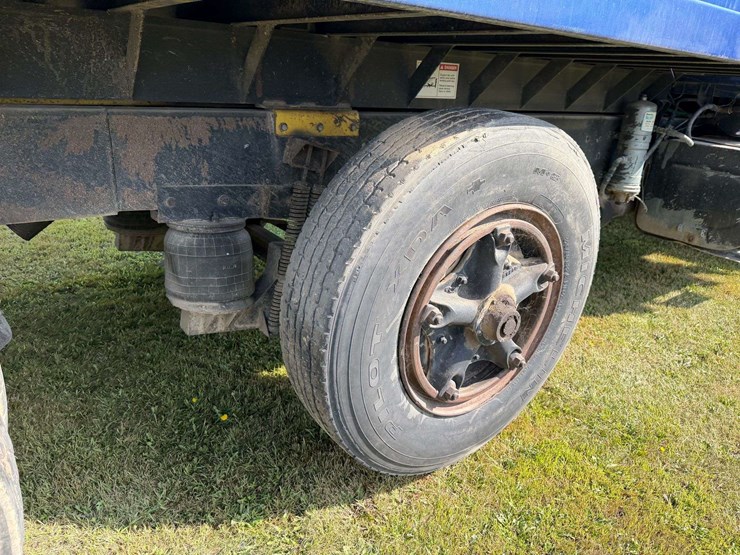 1975-ford-8000-image-23