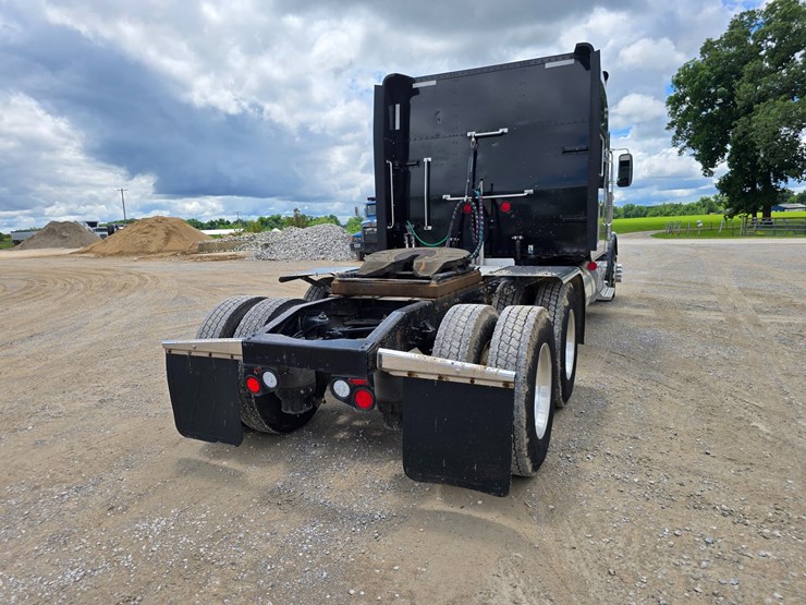 2014-peterbilt-389-image-17