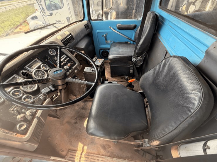 1996-ford-l8000-image-8