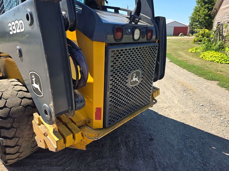 2016-deere-332d-image-22