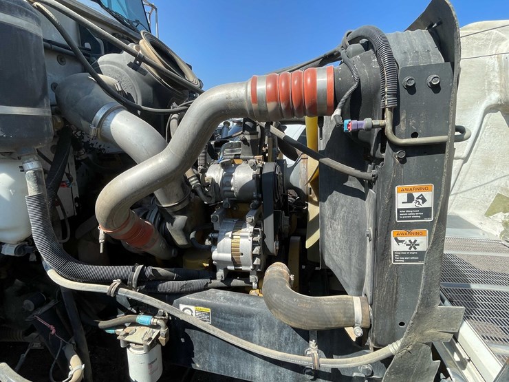 2004-peterbilt-330-image-58