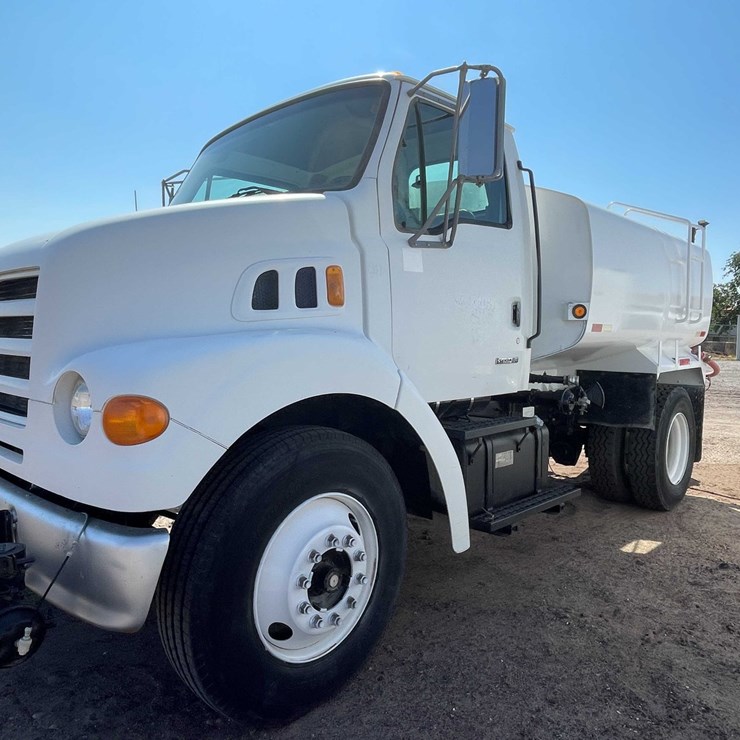 #1851 • 2000 Sterling 7500 Water Tank Truck (Has NM Title)
