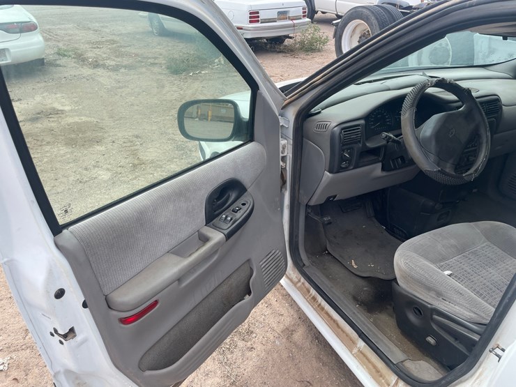 2002-chevrolet-venture-image-17
