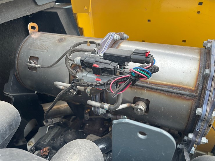 2018-gehl-r260-image-35