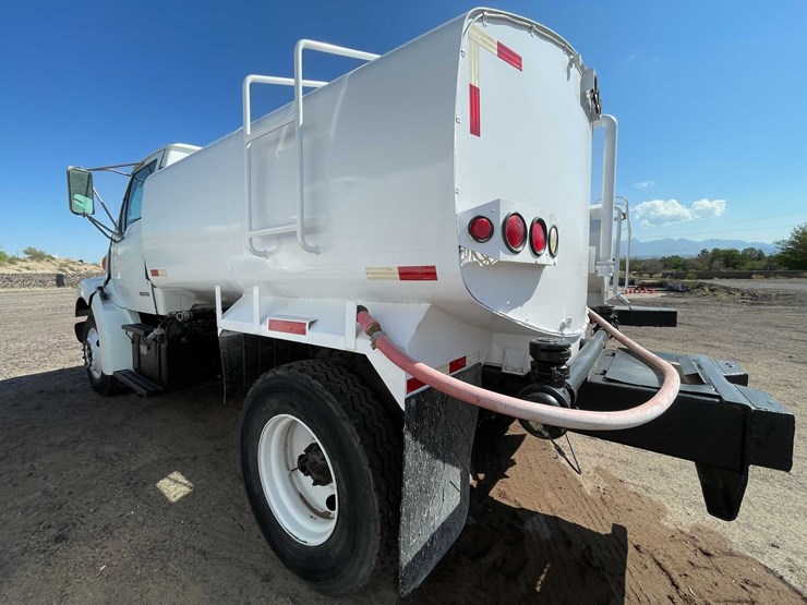 #1851-•-2000-sterling-7500-water-tank-truck-(has-nm-title)-image-90