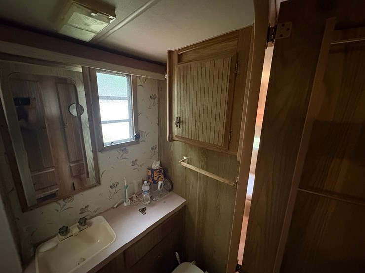 #5996-•-1989-fleetwood-resort-camper-(three-lakes,-wi)-(has-wi-title)-image-42