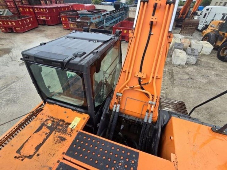 2012-hitachi-zx350-lc-image-36