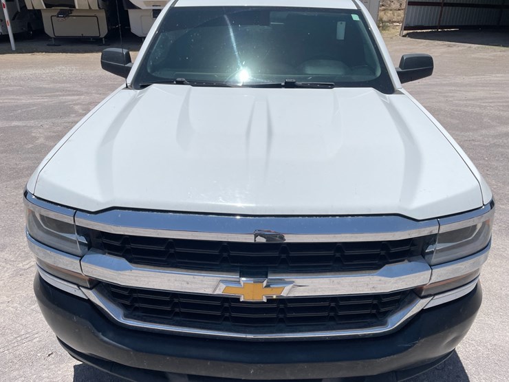 #1864-•-2018-chevy-work-truck-(has-nm-title)-image-22