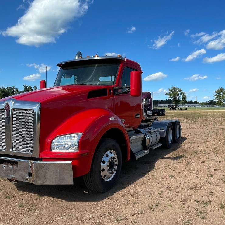 2014 KENWORTH T880