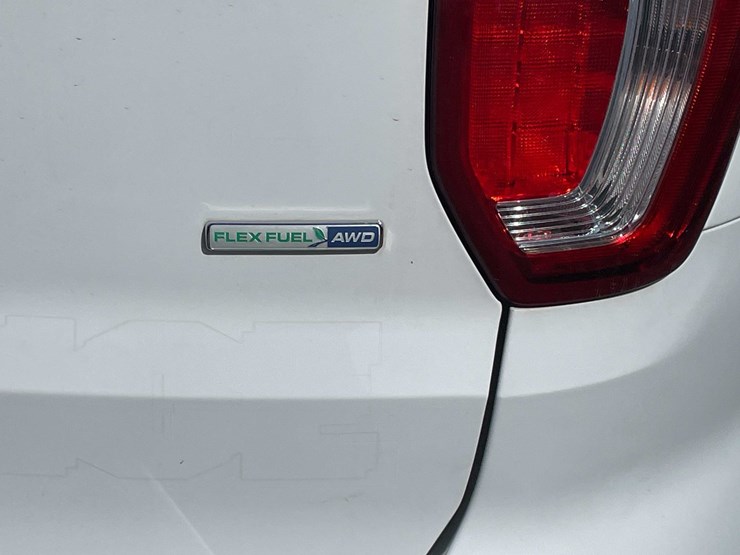 2017-ford-explorer-image-79