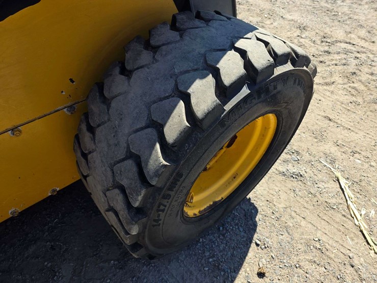 2016-deere-332d-image-30