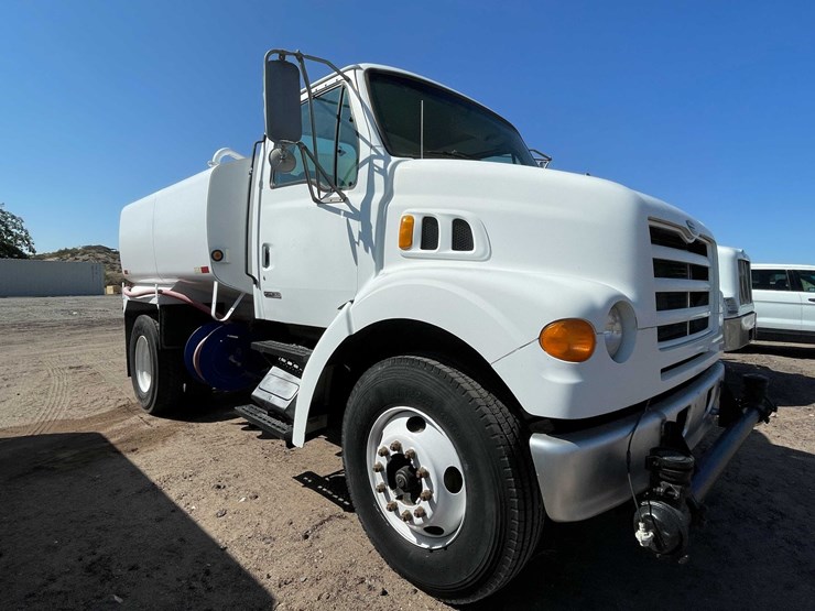 #1851-•-2000-sterling-7500-water-tank-truck-(has-nm-title)-image-68