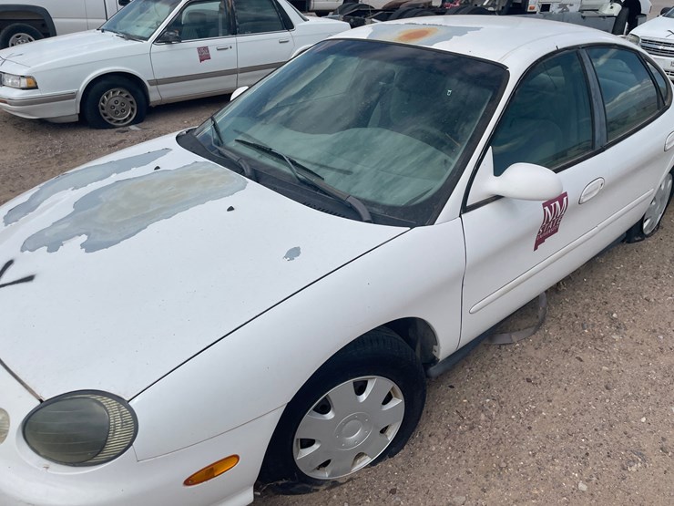 #1885-•-1999-ford-taurus-se-4-door-sedan-(has-nm-title)-(offsite-at-nmsu)-image-10