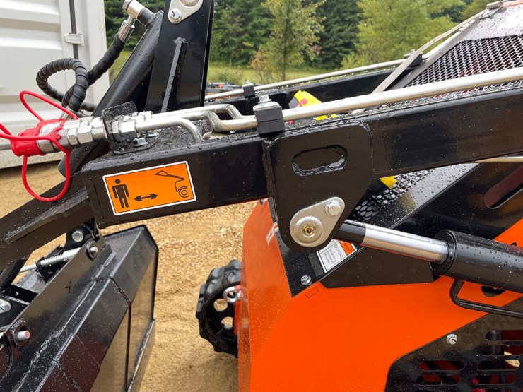 #1260-•-mms-skid-steer-loader-image-12