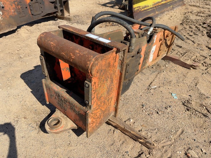 caterpillar-m318-image-4