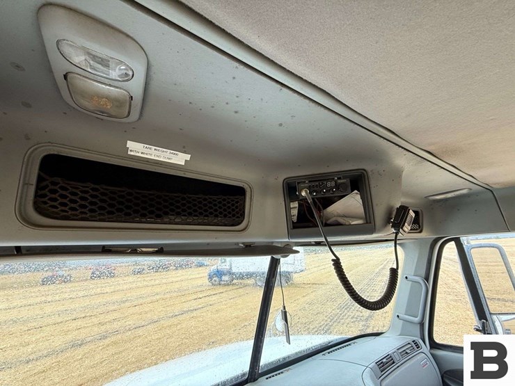 2005-freightliner-columbia-120-image-69