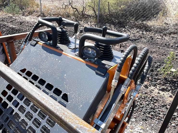 #2068-•-unused-2026-landhonor-mini-skid-steer-loader-image-18