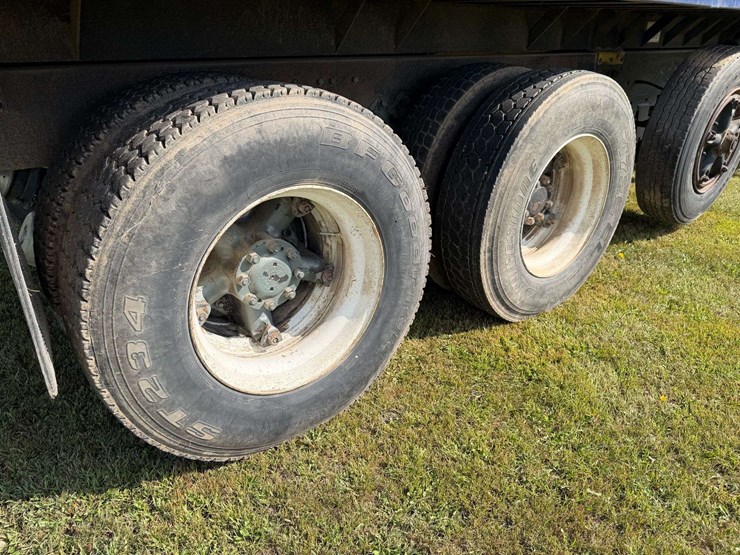 1975-ford-8000-image-18
