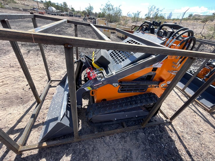 #2066-•-unused-2026-landhonor-mini-skid-steer-loader-image-14