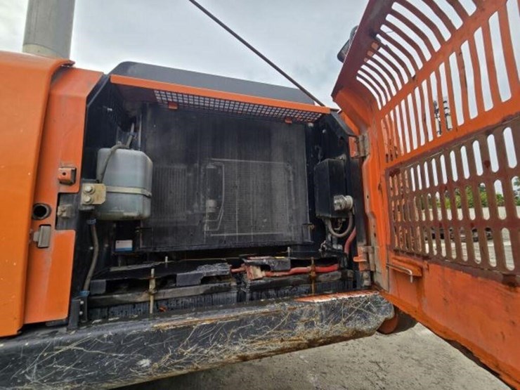 2016-hitachi-zx350-lc-image-36