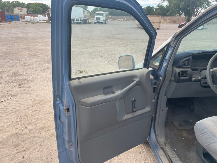 #1882-•-1992-ford-aerostar-xl-passenger-van-(has-nm-title)-(offsite-at-nmsu)-image-24
