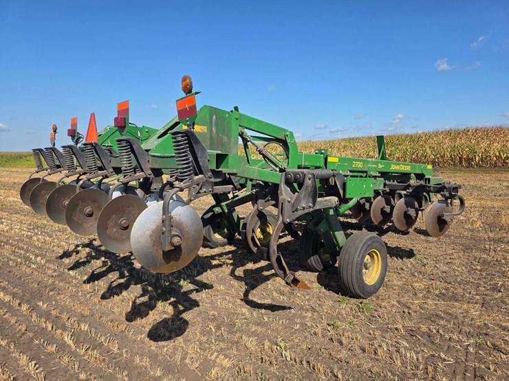john-deere-2700-image-20
