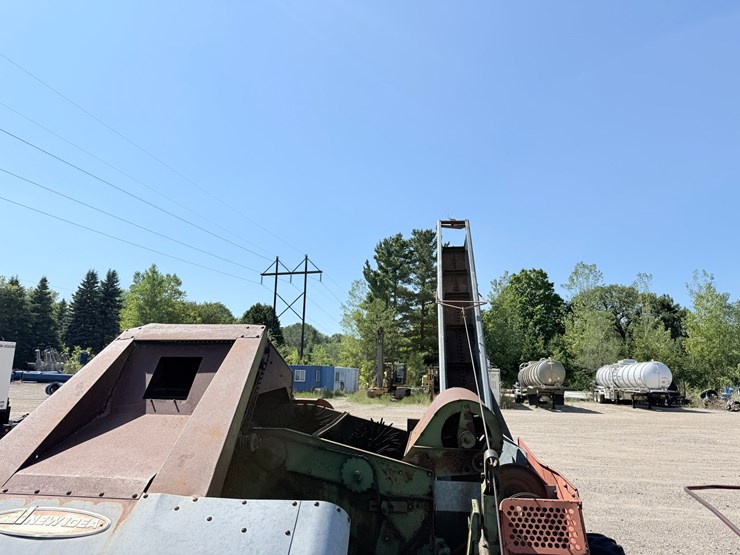#621-•-new-idea-corn-picker-(rogers,-mn)-image-19
