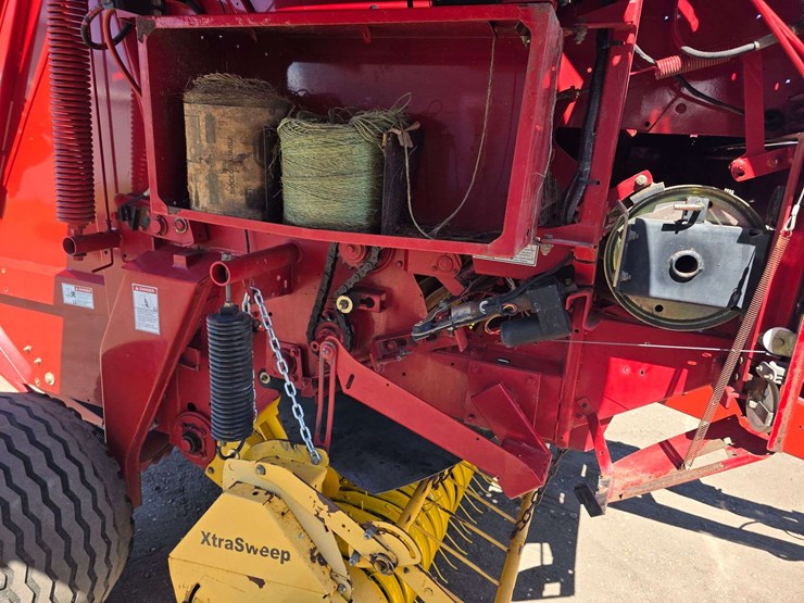 2009-new-holland-br7090-image-12
