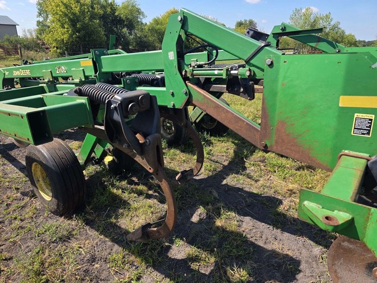 john-deere-2700-image-32