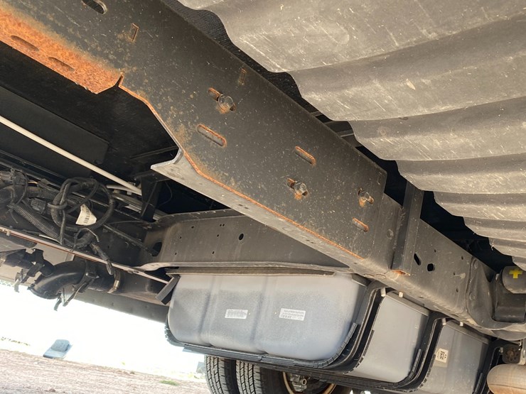 2021-ford-e350-image-95