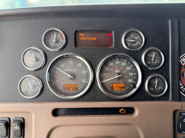 2014-peterbilt-389-image-62