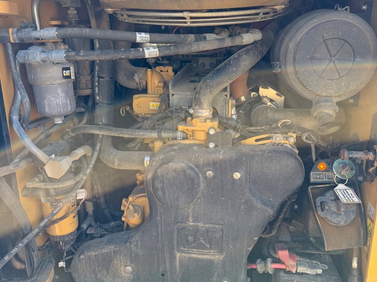 2021-caterpillar-299d3-image-9