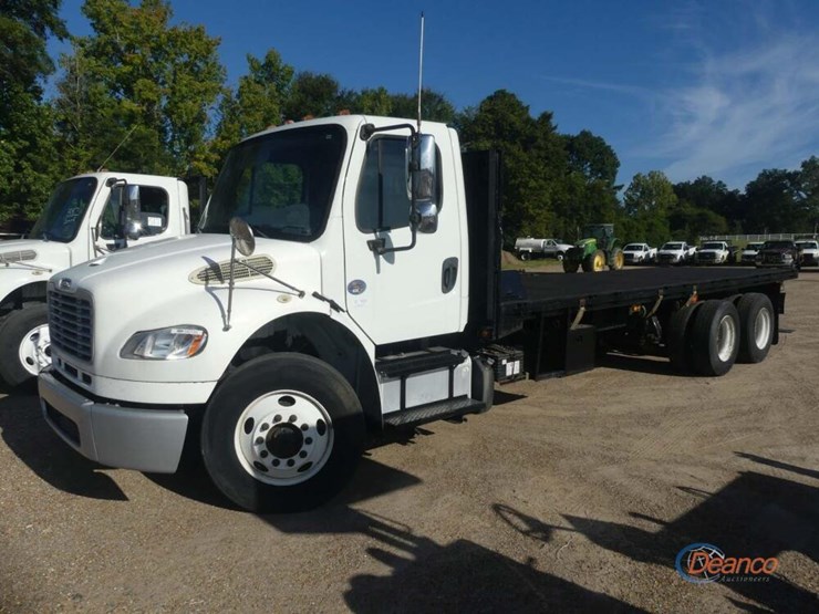 2014-freightliner-m2-106-image-21