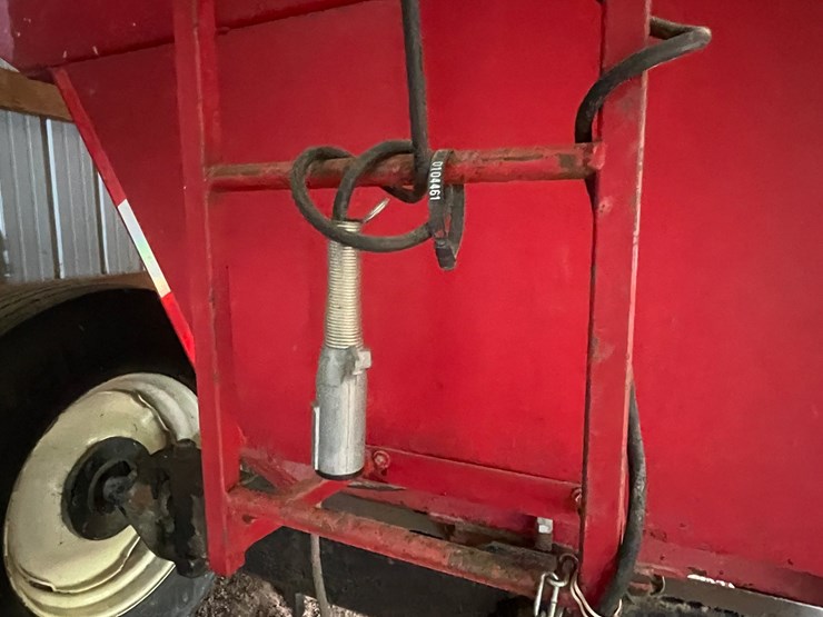 #520-•-westendorf-ww425-gravity-wagon-(fall-creek,-wi)-image-17