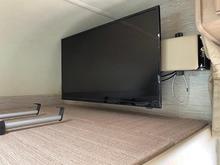 2021-ford-e350-image-44