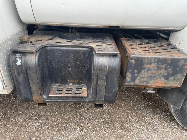 #2375-•-2000-gmc-c6500-utility-truck-(has-wi-title)-image-30