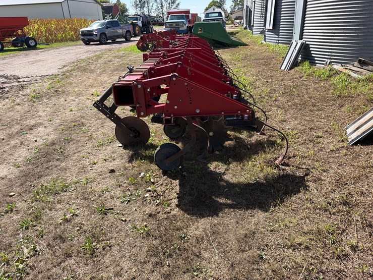 case-ih-1820-row-cultivator-image-4