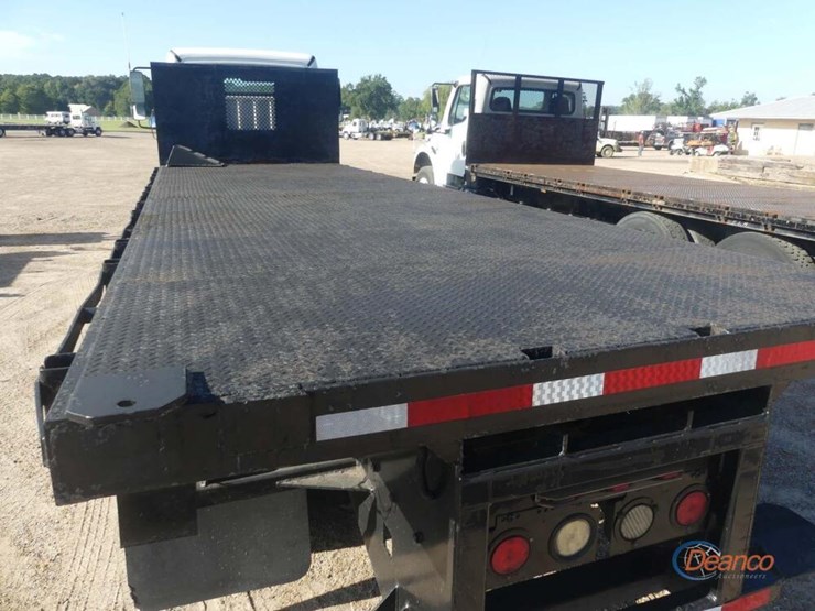 2014-freightliner-m2-106-image-4